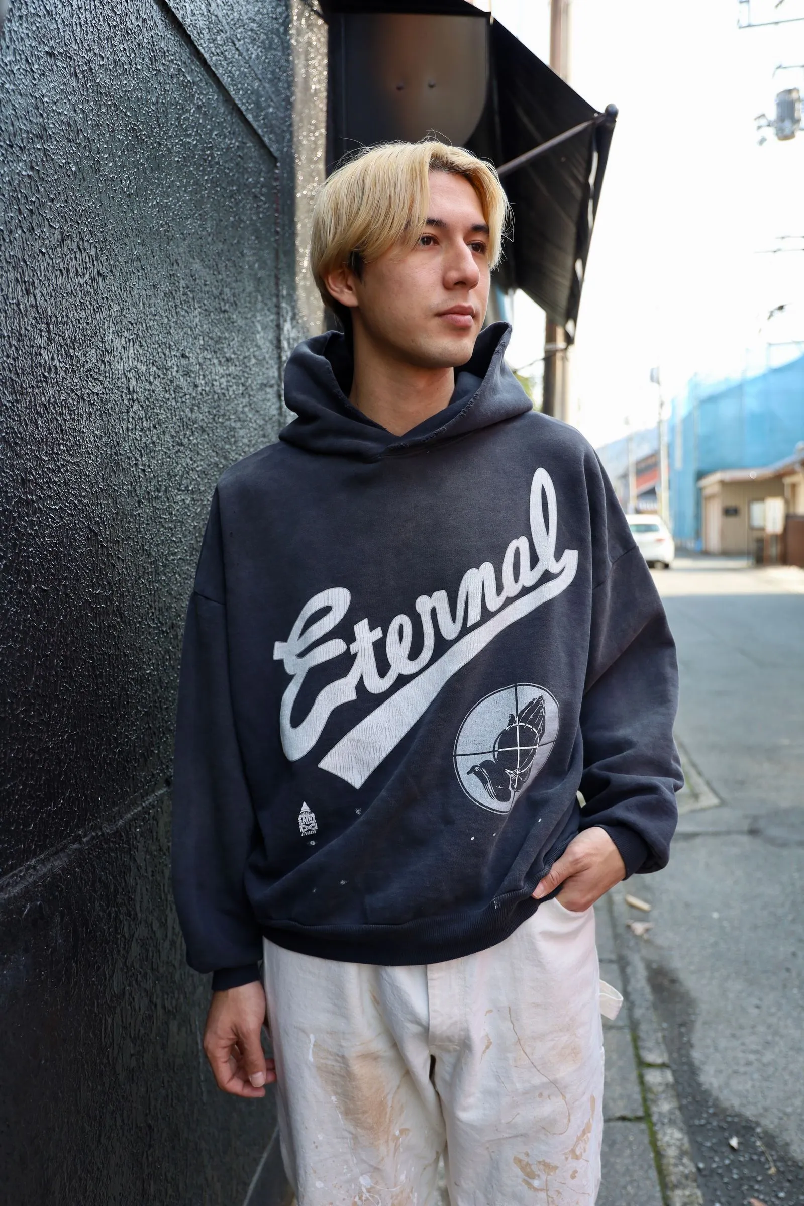 SAINT Mxxxxxx × FEAR OF GOD FG_HOODIE/SNT OF GOD/BLK FOG joint model ETERNAL praying crosshair distressed hoodie. Washed black S-XL. This season's popular super popular joint model. The original version is the same. Thin spring and summer fabrics. The upper body is comfortable. The BOXY version of the short fat wide shoulder line. Fashion darling wears it with a high-end feel. Heavy washing and water fading technology. The horse is repositioned. Excessive wear and damage graffiti treatment. Correct version FOG joint main mark/wash water mark/little angel label